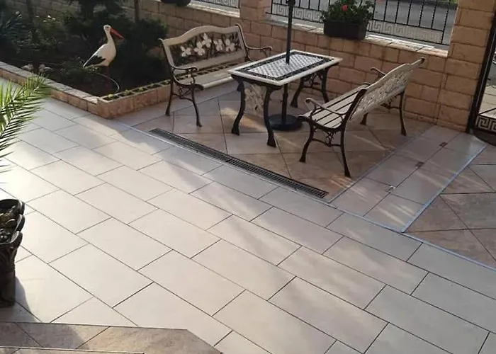 酒店 семеен вермона 2*